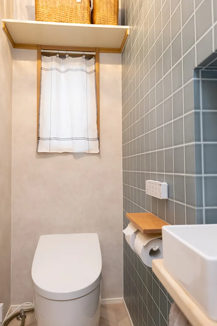 トイレ収納棚の取り付け